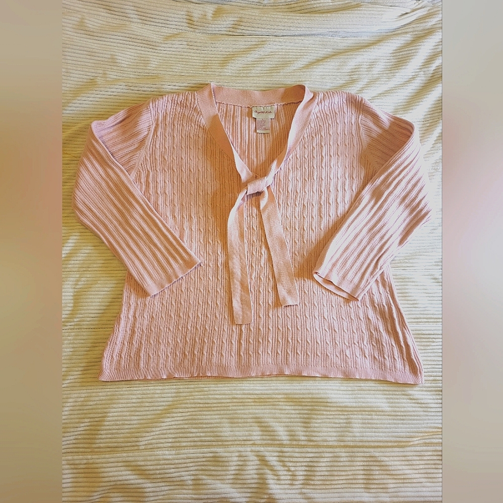Crystal-Kobe Women's V Neck sweater Cable Knit size LG. Light Pink in color.